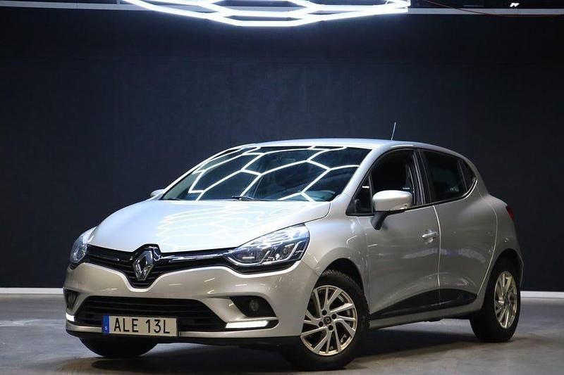Silver Begagnad 2019 Renault Clio IV Zen Halvkombi | 89 900 kr (Marknadspris) - Bild 1/4