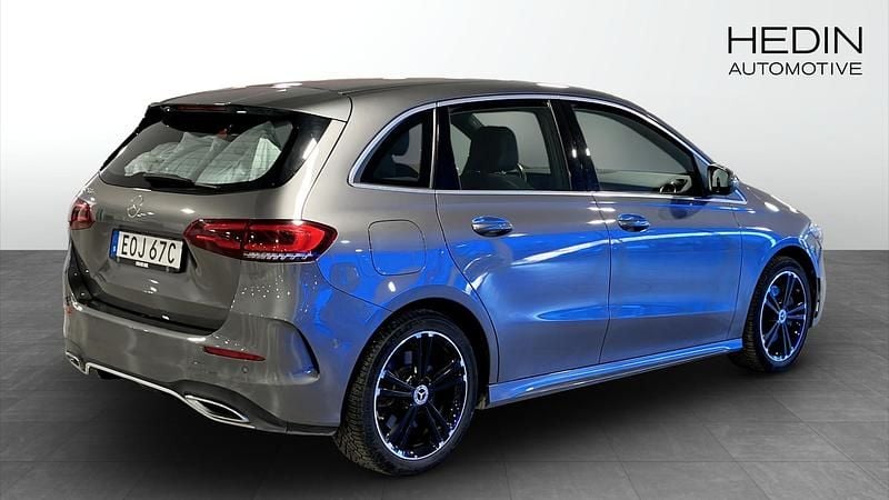 Begagnad Mercedes B250e 2022 Grå Minibuss