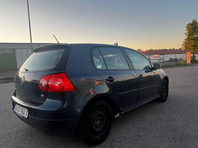 Blå Begagnad 2006 VW Golf V Halvkombi | 15 000 kr (Bra pris) - Bild 1/4