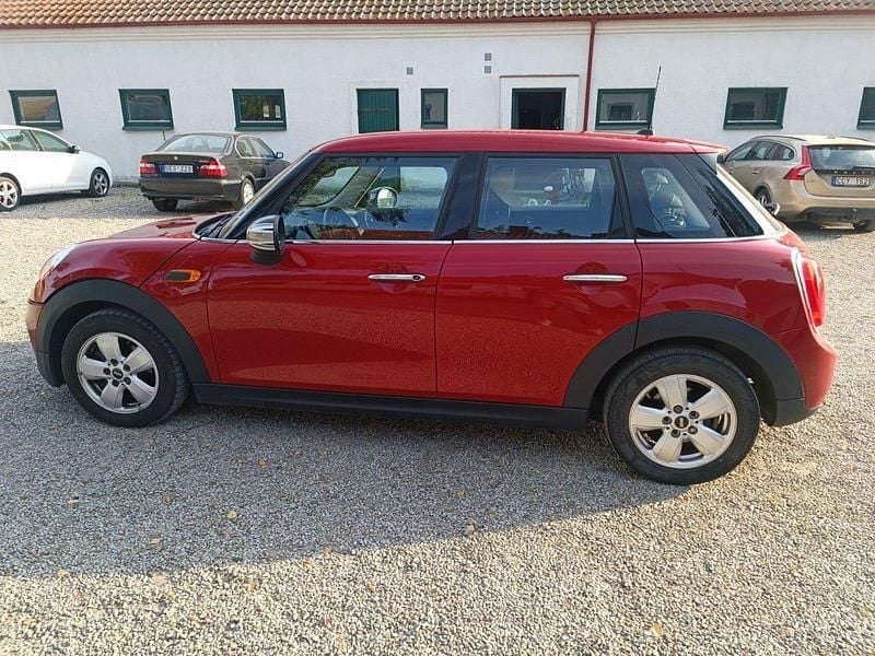 Röd Begagnad 2016 Mini ONE Pepper Halvkombi | 95 000 kr (Marknadspris) - Bild 1/4