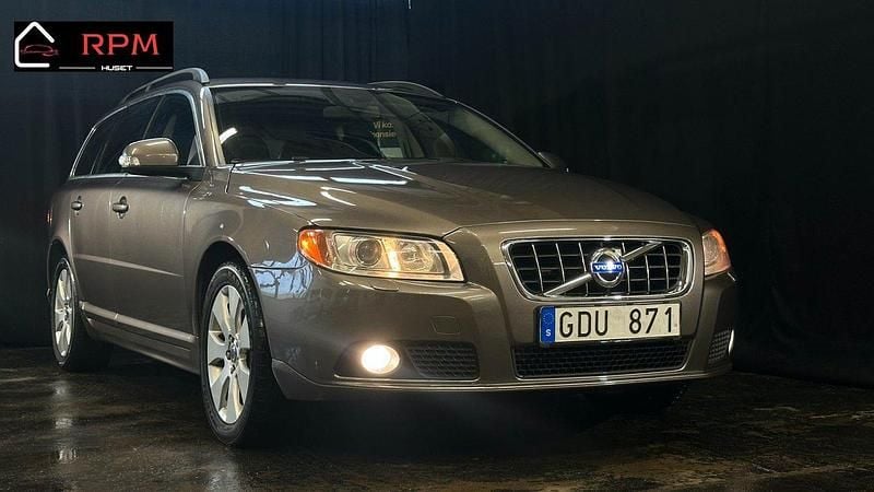 Grå Begagnad 2010 Volvo V70 Momentum Kombi | 89 900 kr (Bra pris) - Bild 1/4