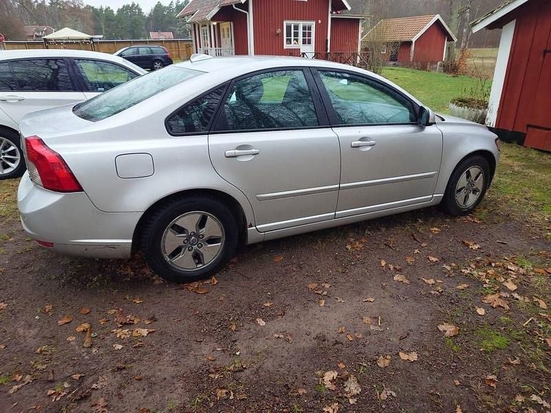 Begagnad 2010 Volvo S40 Sedan | 30 000 kr (Marknadspris) - Bild 1/3
