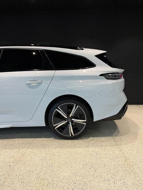 Begagnad Peugeot 308 SW 131 HK (96 kW) 2023 Vitmetallic Kombi