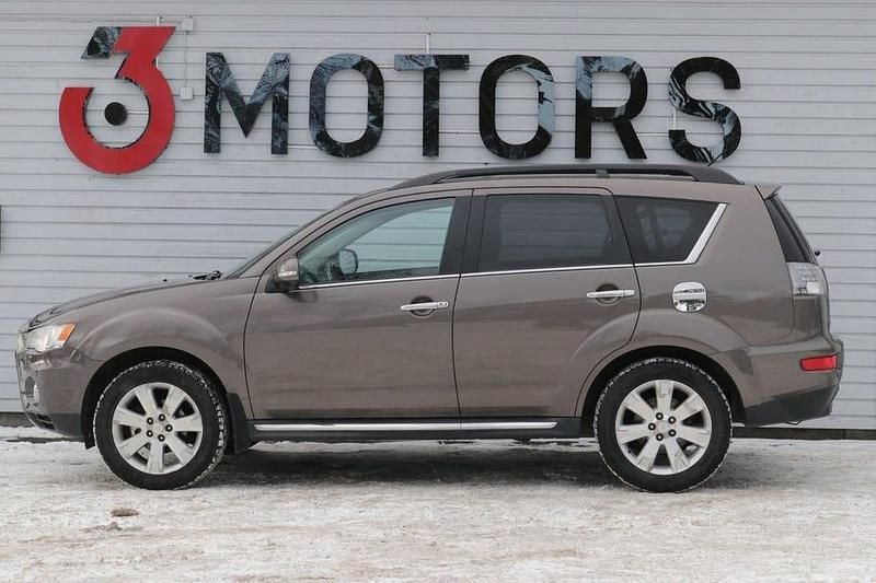 Begagnad Mitsubishi Outlander 170 HK (125 kW) 2011 Brun SUV