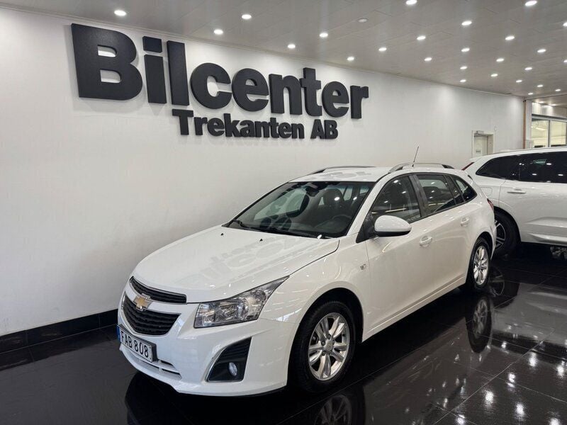 Vit Begagnad 2012 Chevrolet Cruze Kombi | 49 900 kr (Marknadspris) - Bild 1/4