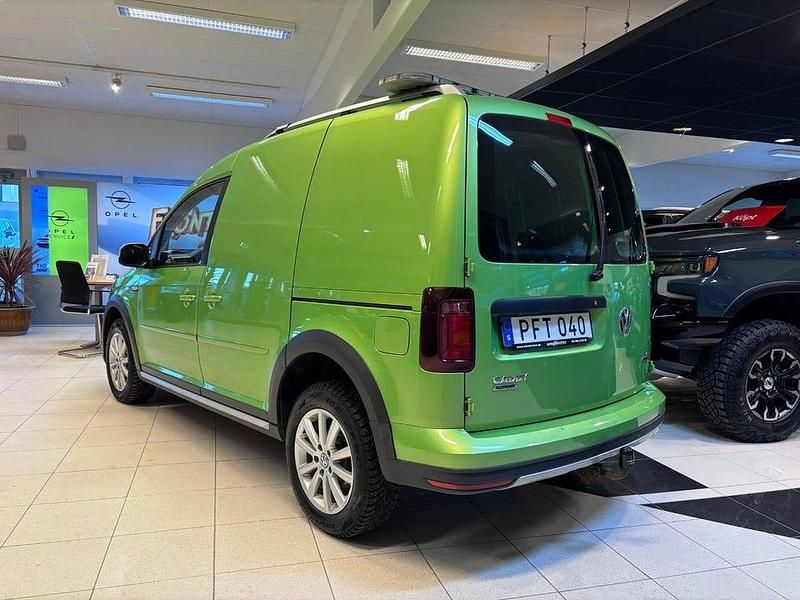 Begagnad VW Caddy 150 HK (110 kW) 2017 Grönmetallic Minibuss