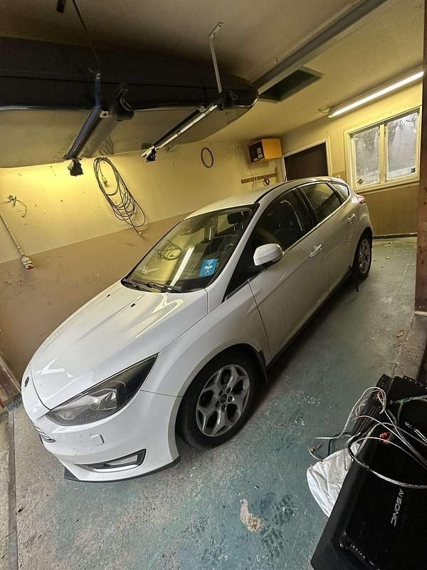 Begagnad 2015 Ford Focus Halvkombi | 15 000 kr (Superpris) - Bild 1/2