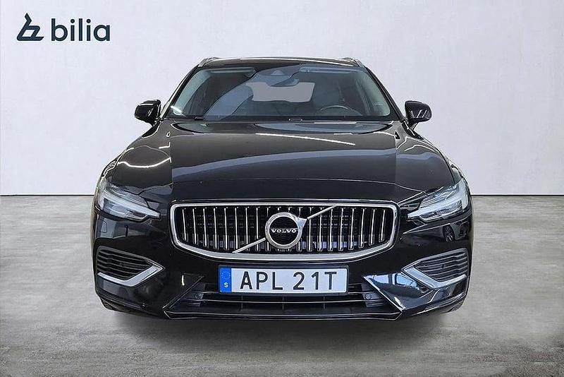 Begagnad Volvo V60 Inscription 344 HK (253 kW) 2021 Svart Kombi