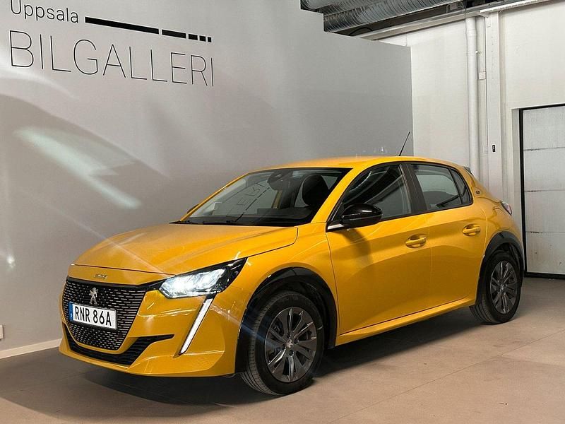 Gul Begagnad 2022 Peugeot e-208 Active Halvkombi | 168 900 kr (Marknadspris) - Bild 1/4