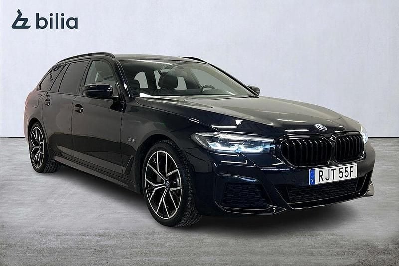Svart Begagnad 2022 BMW 530e M Sport Kombi | 369 000 kr (Bra pris) - Bild 1/4