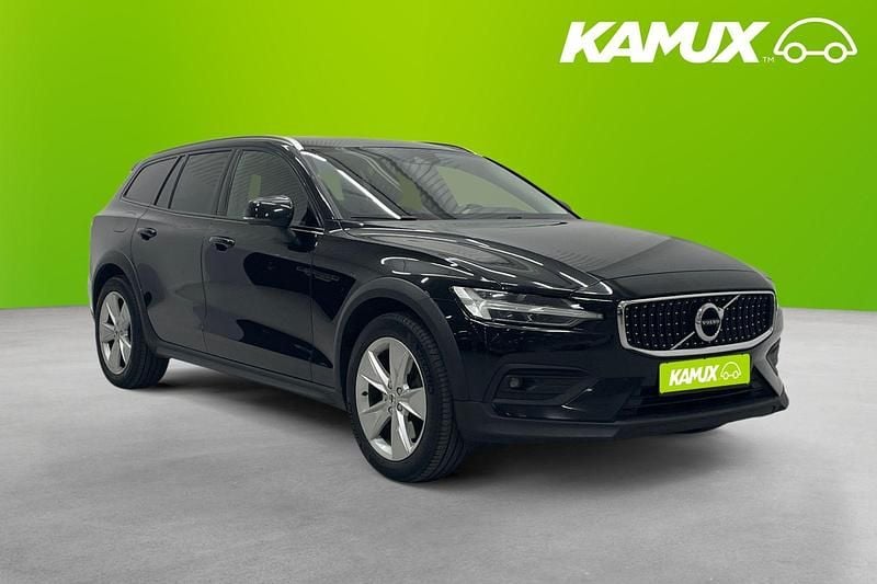 Svart Begagnad 2021 Volvo V60 CC Kombi | 254 700 kr (Marknadspris) - Bild 1/3