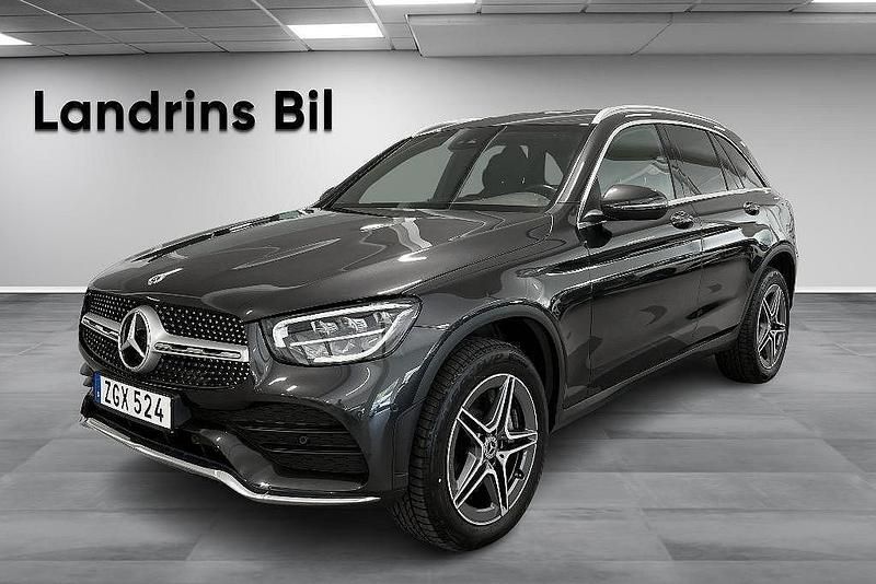 Grå Begagnad 2021 Mercedes GLC300e AMG line SUV | 499 900 kr (Dyr) - Bild 1/4