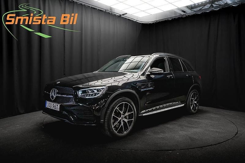 Svart Begagnad 2022 Mercedes GLC300e AMG line Plus SUV | 427 900 kr (Marknadspris) - Bild 1/3
