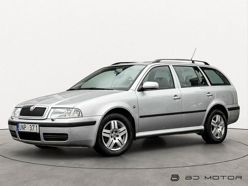 Silver Begagnad 2004 Skoda Octavia Tour Kombi | 29 900 kr (Marknadspris) - Bild 1/4