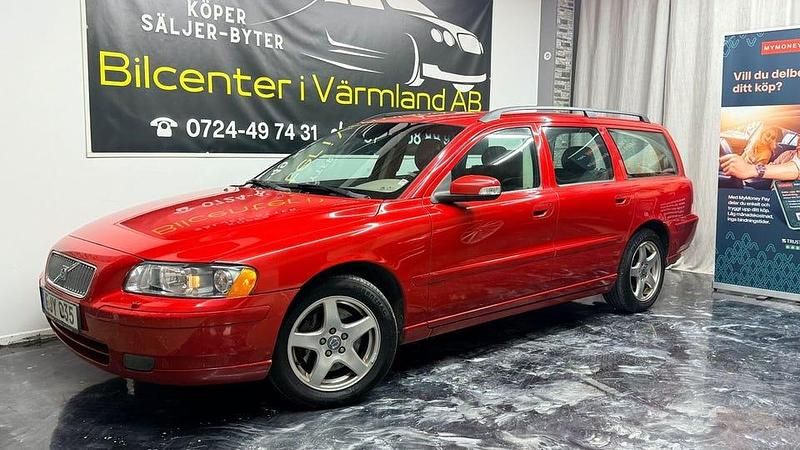 Begagnad Volvo V70 163 HK (119 kW) 2007 Röd Kombi