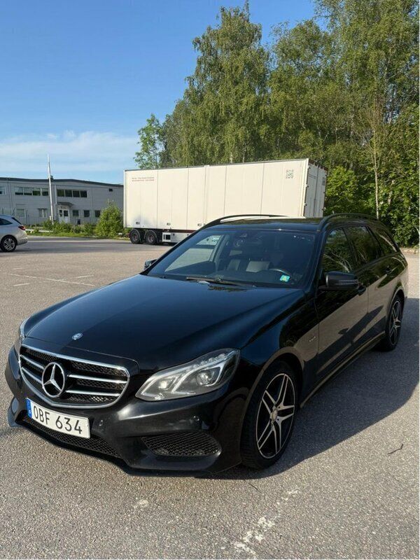 Svart Begagnad 2016 Mercedes E220 Avantgarde Kombi | 160 000 kr (Dyr) - Bild 1/4