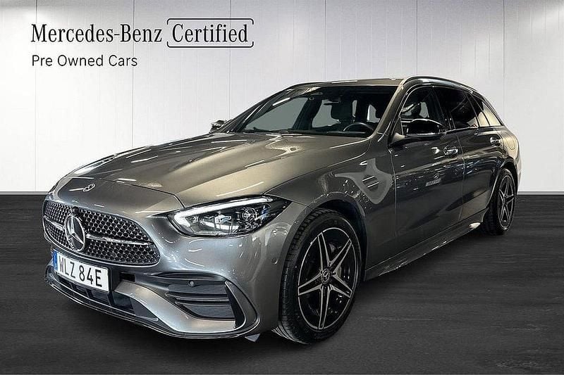 Grå Begagnad 2024 Mercedes C300e AMG Kombi | 509 900 kr (Bra pris) - Bild 1/4