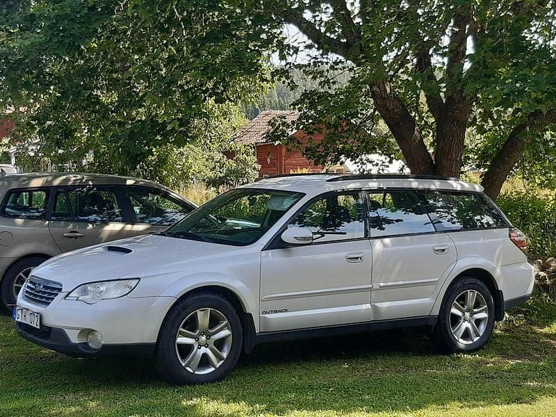 Vit Begagnad 2008 Subaru Outback SUV | 10 000 kr (Superpris) - Bild 1/2