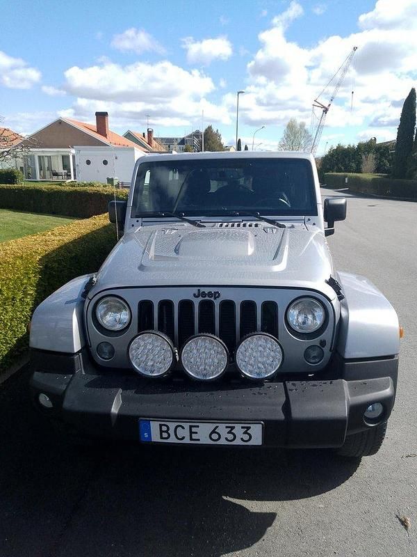 Grå Begagnad 2014 Jeep Wrangler Unlimited SUV | 333 000 kr (Lite dyr) - Bild 1/4