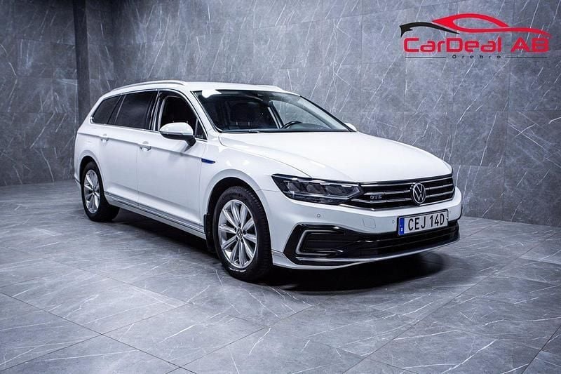 Vit Begagnad 2021 VW Passat GTE Kombi | 194 800 kr (Bra pris) - Bild 1/4