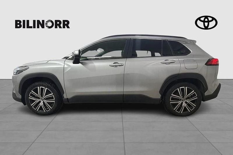 Begagnad Toyota Corolla Cross Style 197 HK (144 kW) 2022 Silver SUV
