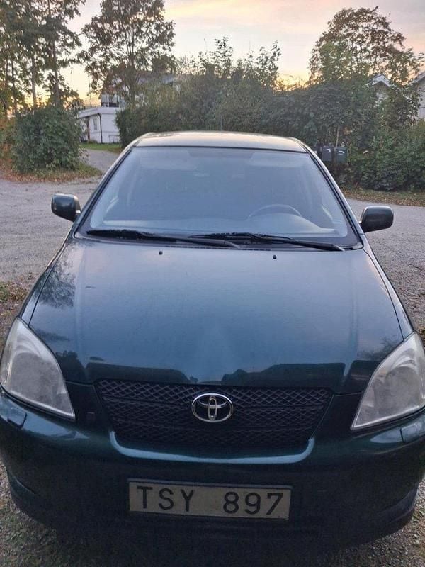 Grön Begagnad 2002 Toyota Corolla Halvkombi | 14 000 kr (Bra pris) - Bild 1/4