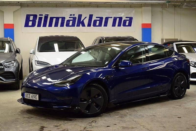 Blå Begagnad 2021 Tesla Model 3 Long Range AWD Sedan | 239 000 kr (Bra pris) - Bild 1/4
