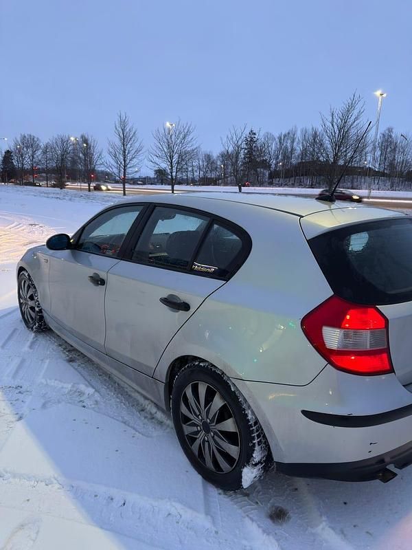 Begagnad BMW 118 129 HK (94 kW) 2005 Halvkombi