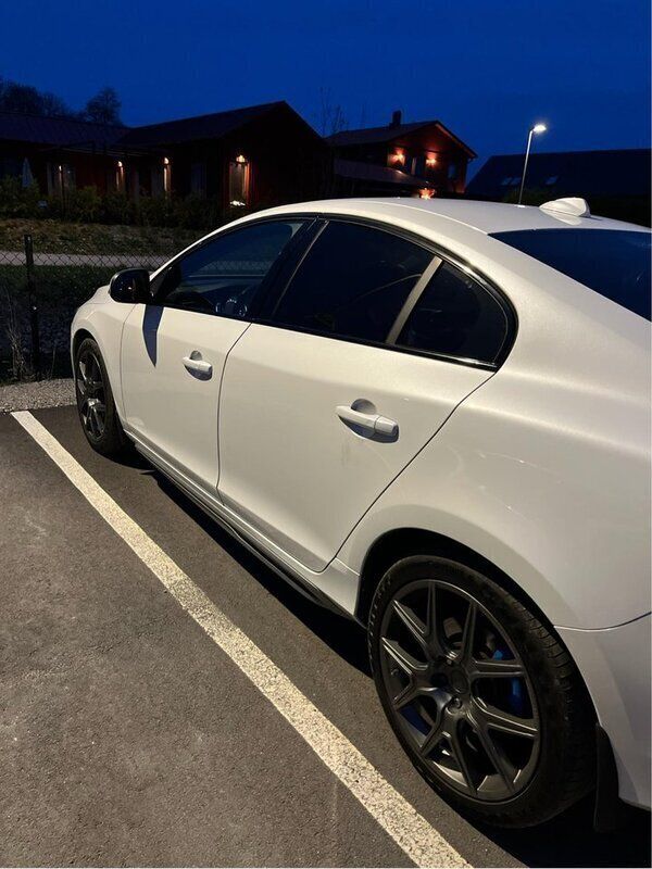 Vit Begagnad 2014 Volvo S60 Summum Sedan | 175 000 kr (Marknadspris) - Bild 1/2
