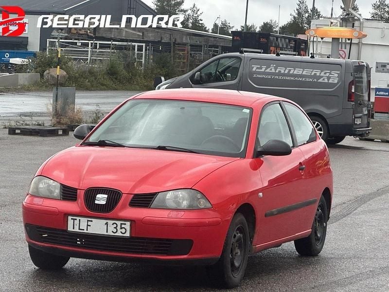 Röd Begagnad 2003 Seat Ibiza Halvkombi | 13 500 kr - Bild 1/3