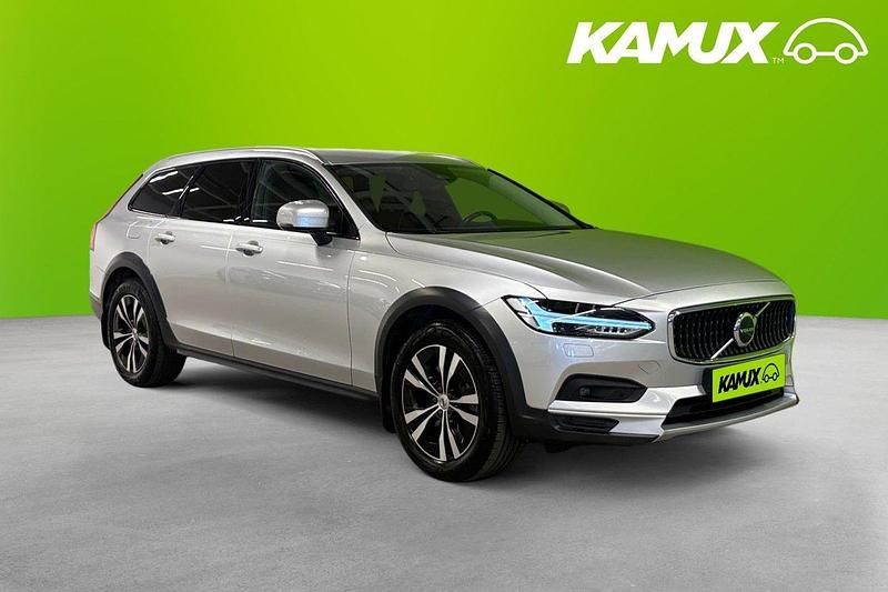 Silver/grå Begagnad 2021 Volvo V90 CC Momentum Kombi | 404 800 kr (Marknadspris) - Bild 1/4