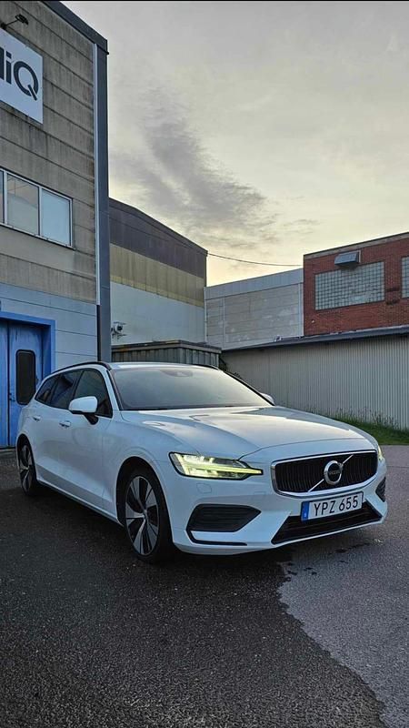 Begagnad 2019 Volvo V60 Kombi | 189 900 kr (Marknadspris) - Bild 1/4