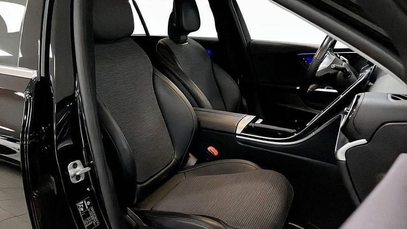 Begagnad Mercedes C300e Avantgarde 197 HK (144 kW) 2024 Svart