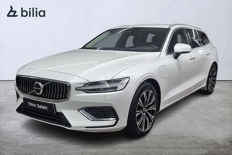 Vit Begagnad 2022 Volvo V60 Core Kombi | 335 000 kr (Superpris) - Bild 1/3
