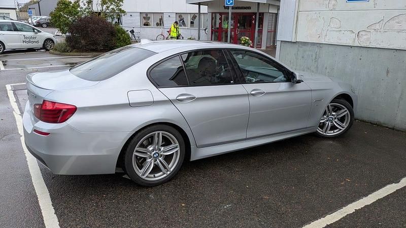 Silver Begagnad 2014 BMW 528 Sedan | 155 000 kr - Bild 1/4