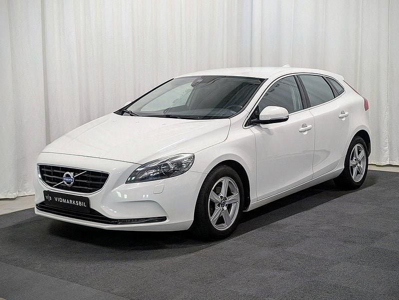 Vit Begagnad 2014 Volvo V40 Momentum Kombi | 127 900 kr (Marknadspris) - Bild 1/4