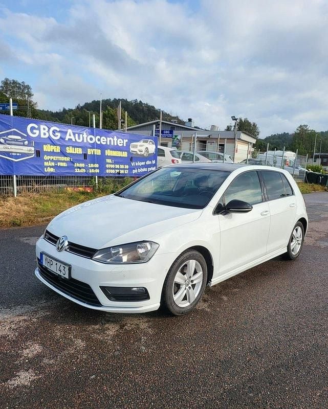 Vit Begagnad 2017 VW Golf VII GT Halvkombi | 154 900 kr (Marknadspris) - Bild 1/4