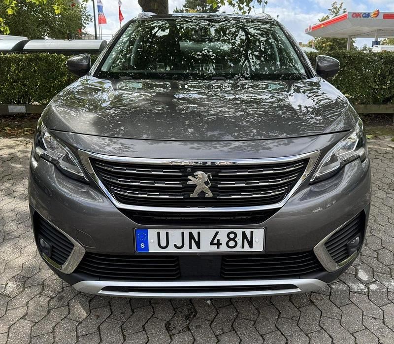 Grå Begagnad 2019 Peugeot 5008 Allure Minibuss | 225 000 kr (Bra pris) - Bild 1/4