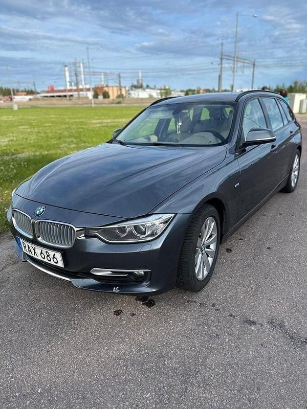 Grå Begagnad 2015 BMW 318 Kombi | 109 999 kr (Bra pris) - Bild 1/4