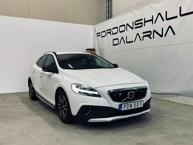Vit Begagnad 2016 Volvo V40 CC Momentum Kombi | 149 900 kr (Marknadspris) - Bild 1/4