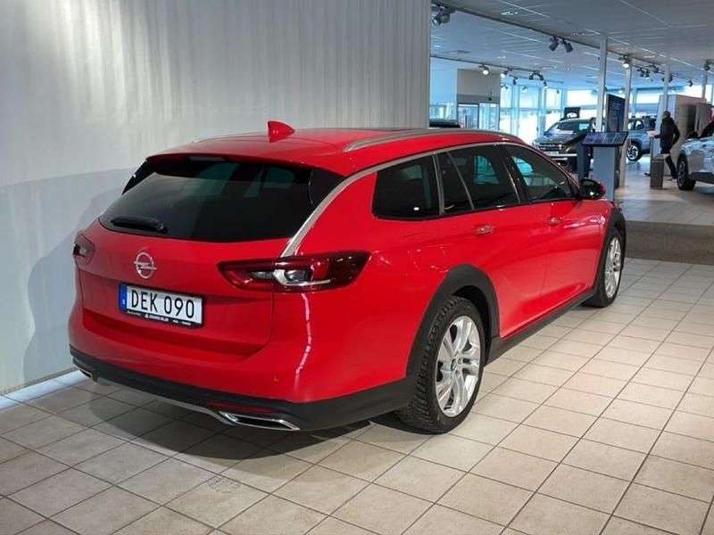 Begagnad Opel Insignia Country Tourer Business 209 HK (153 kW) 2017 Röd Kombi