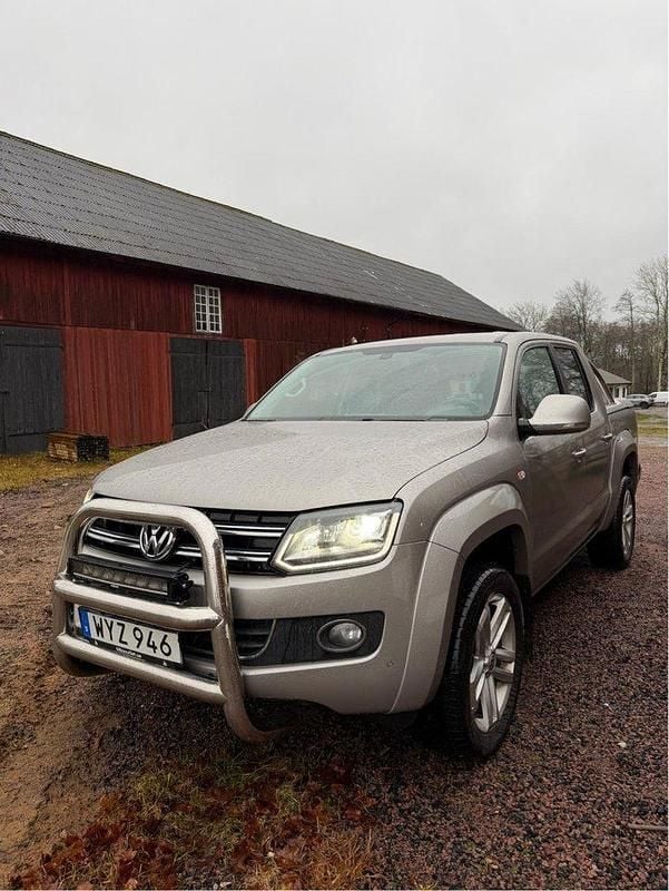 Brun Begagnad 2016 VW Amarok Highline Pickup | 195 000 kr (Marknadspris) - Bild 1/4