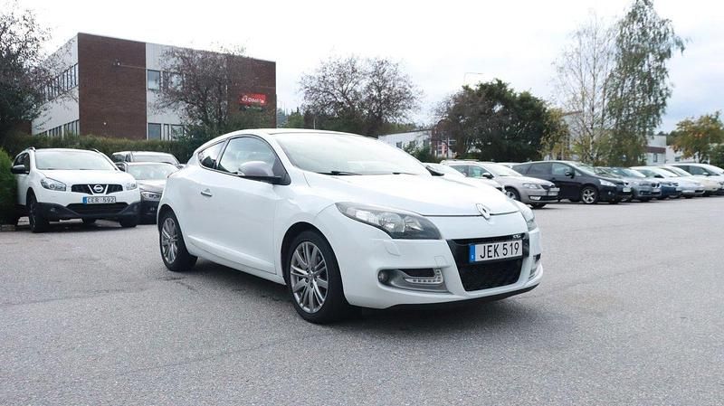 Vit Begagnad 2012 Renault Mégane GT Line GT-Line Sportkupé | 64 700 kr - Bild 1/4