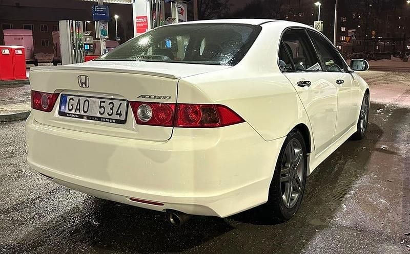 Begagnad Honda Accord 155 HK (114 kW) 2008 White pearl metallic