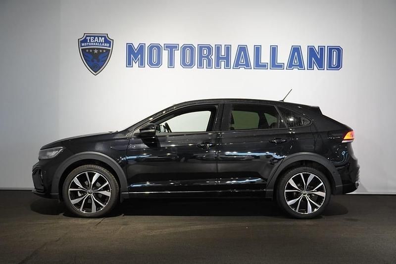 Svart Begagnad 2024 VW Taigo R-line SUV | 295 000 kr (Marknadspris) - Bild 1/4