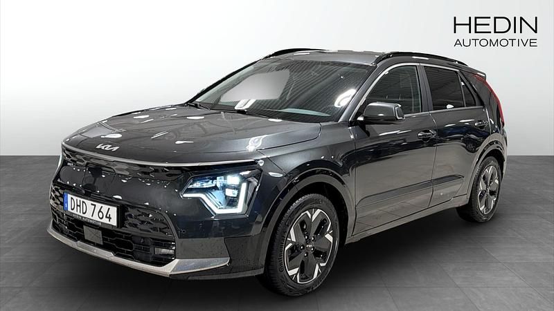Grå Begagnad 2023 Kia e-Niro SUV | 319 900 kr - Bild 1/4