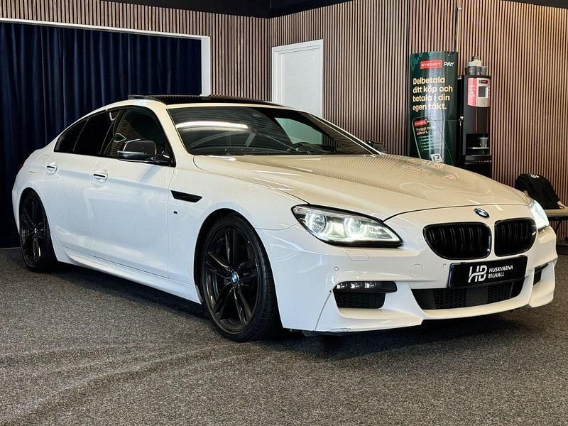 Vit Begagnad 2016 BMW 640 M Sport Sportkupé | 349 900 kr (Lite dyr) - Bild 1/4