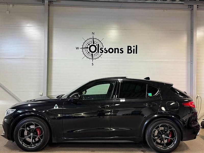 Begagnad Alfa Romeo Stelvio Quadrifoglio 510 HK (375 kW) 2019 Svart SUV