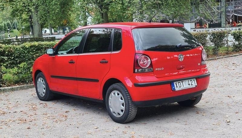 Begagnad VW Polo Trendline 75 HK (55 kW) 2006 Röd Halvkombi