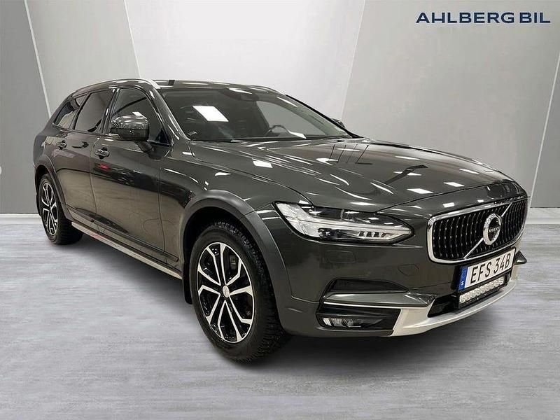 Grå Begagnad 2019 Volvo V90 CC SE Kombi | 249 500 kr (Marknadspris) - Bild 1/3